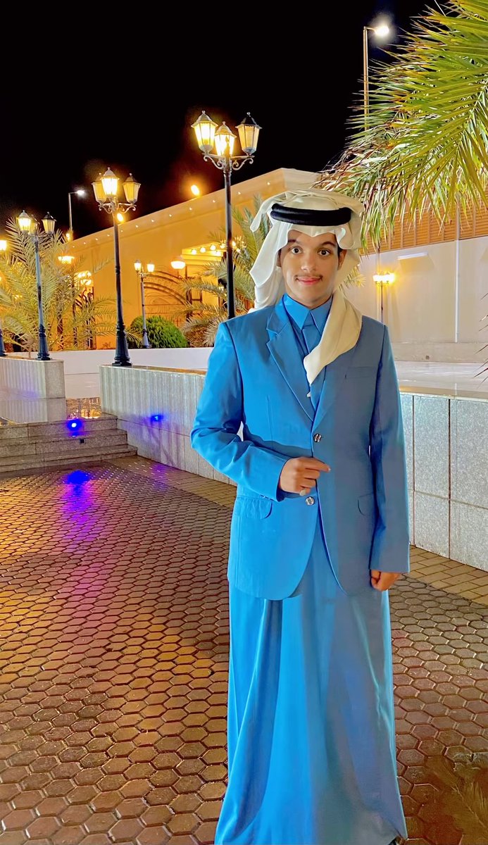 يقول "الامير مساعد السديري " رحمه الله
 الـهــوا الـطـيــب تــرانــا خـابـريـنـه
ما يناسبنـي هــوى جــدة ومـاهـا
مــن ورا خـيبر و( تـيـمـاء )والمـديـنـة
ديرة ٍ يالله عسى الوسمـ يسقاهـا
مـاتـمـل مــــن الـمـلابــس لومـتـيـنـة
بالشتـاء والصيـف معتـدل هواهـا