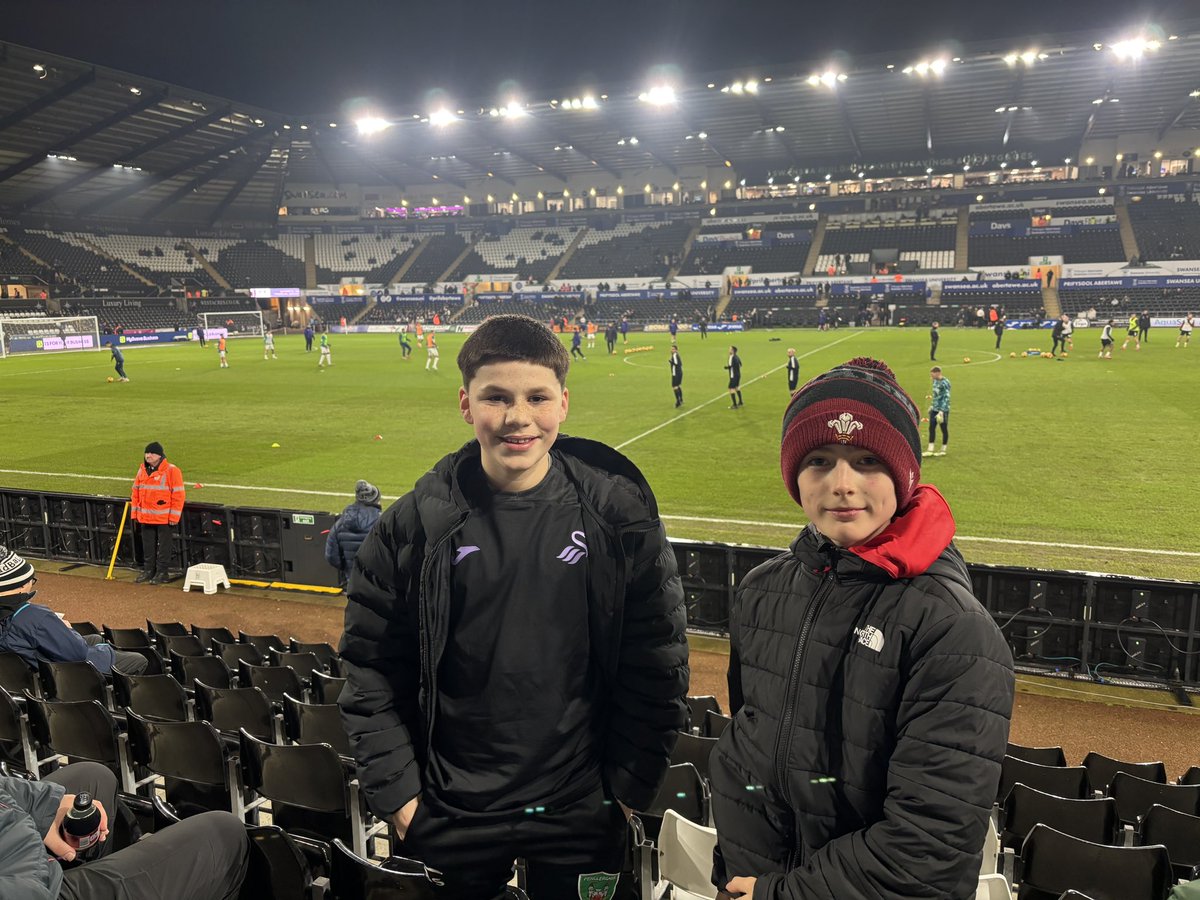 Come on the Swans 🦢 #SwansMatchDay