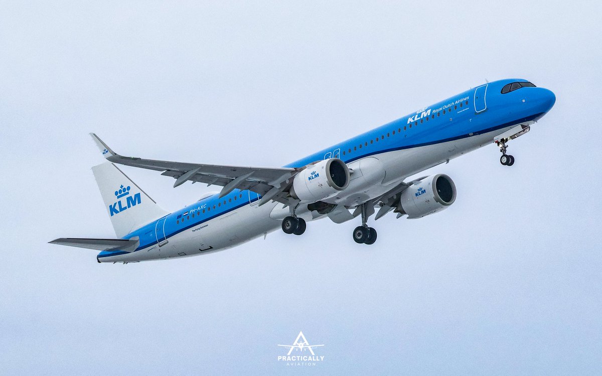 PracticallyAvia's tweet image. 𝗞𝗟𝗠 𝗔𝗶𝗿𝗯𝘂𝘀 𝗔𝟯𝟮𝟭 𝗡𝗲𝗼

Airline: KLM
Aircraft: Airbus A321-251NX
Registration: РН-AXC
Age: Brand New - November 2024

🛬 Airport: Manchester Airport 
📍 Location: Runway Visitor Park
📸 Camera: Canon EOS R10
🎥 Lens: RF 100-400mm f/5.6-8 IS USM

#aviation #avgeek