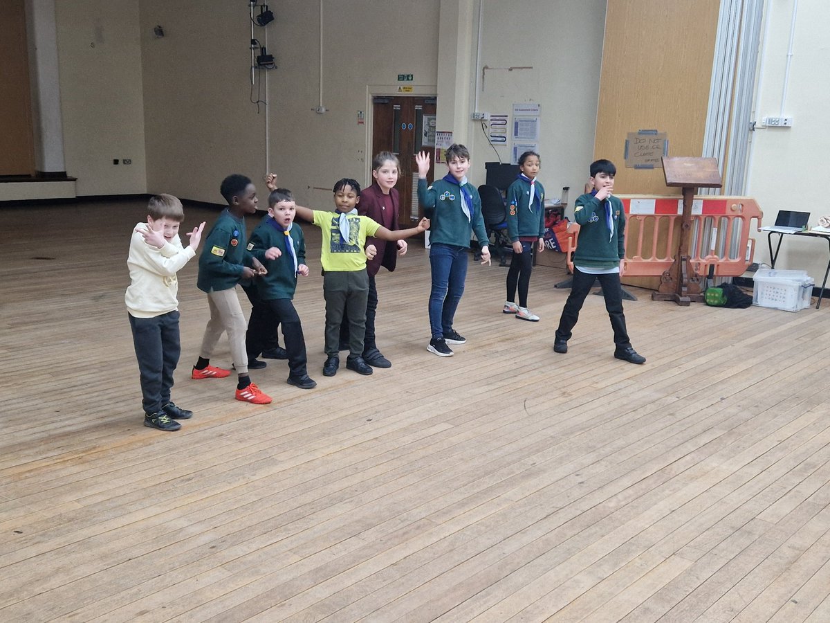 8thReigate's tweet image. Great games before setting down to work on the Communicator badge. Today, codes and ciphers! @RAASchoolGatton @surreyscouts @ReigateScouts