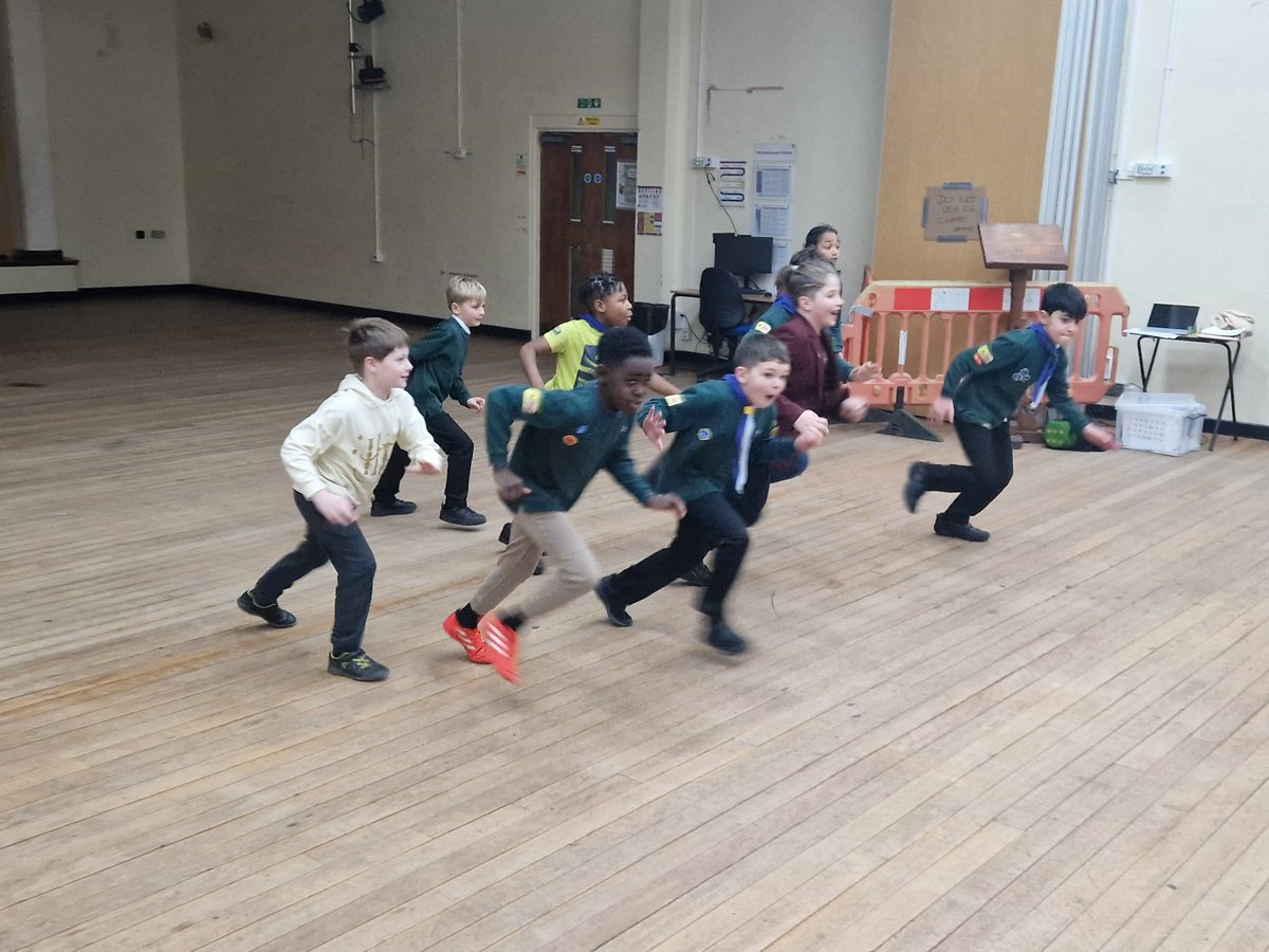 8thReigate's tweet image. Great games before setting down to work on the Communicator badge. Today, codes and ciphers! @RAASchoolGatton @surreyscouts @ReigateScouts