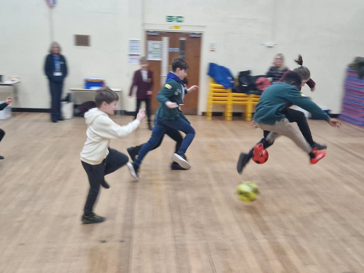 8thReigate's tweet image. Great games before setting down to work on the Communicator badge. Today, codes and ciphers! @RAASchoolGatton @surreyscouts @ReigateScouts