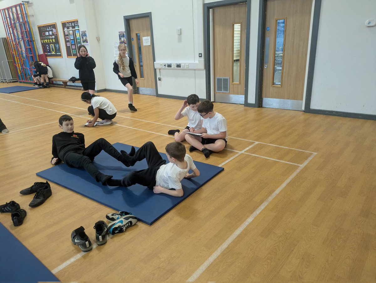 EastfieldPSHull's tweet image. #6CW and #6BE have been practising their gymnastics routines today with some peer feedback, incorporating canon, different levels and transitions! #EPSPE
