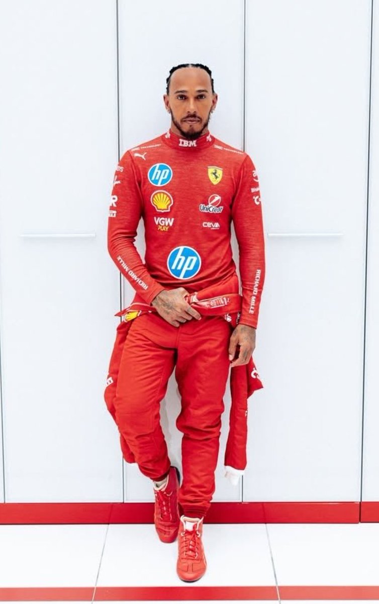🚨 | Lewis Hamilton in Ferrari red for the first time.