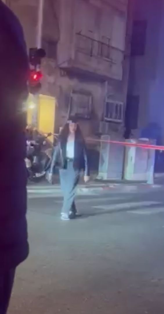 veoisrael's tweet photo. 🚨La mujer que logró abatir al
Terrorista que apuñalo civiles en Israel tel aviv.
Fuente: #mediaoriente by @veoisrael https://t.co/kRbKVoW6KJ