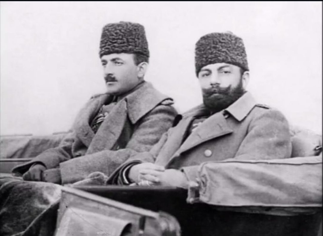 'Kahrolsun istibdat.!
Yaşasın hürriyet..!'