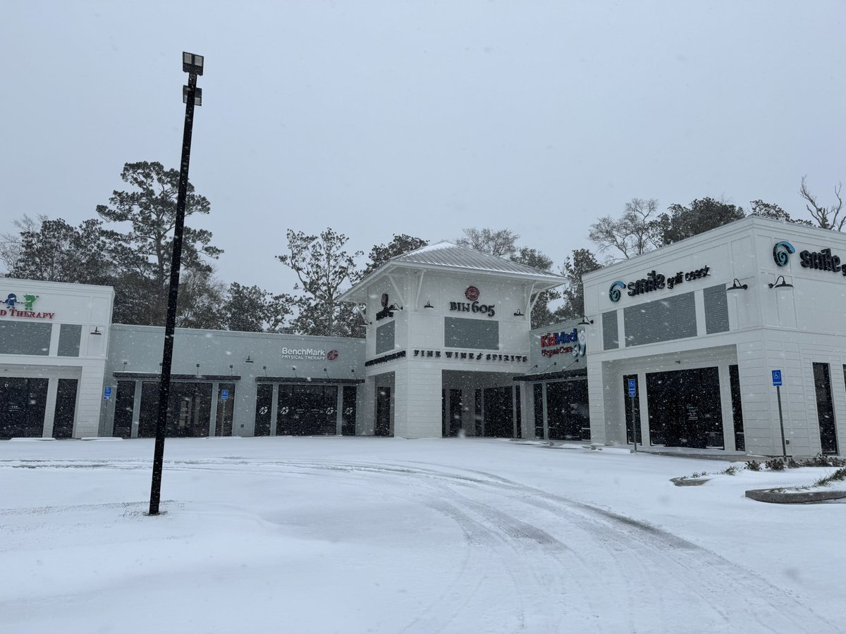 It May Be Snowin’ but The Liquor is Flowin’! Hope everyone enjoys their family and make good memories! Drinks keep you warm!! We will reopen tomorrow after the weather clears! Thank you! #bin605 #funtimes #snowday