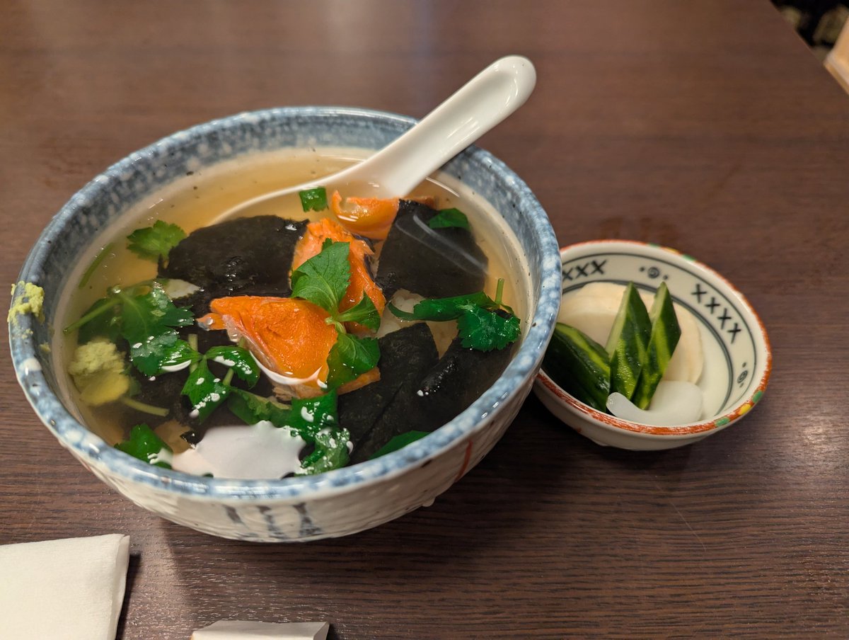昨日飲み屋での〆。
久しぶりにお茶漬け。
ラーメンなんかより抜群にこっちがいいです。