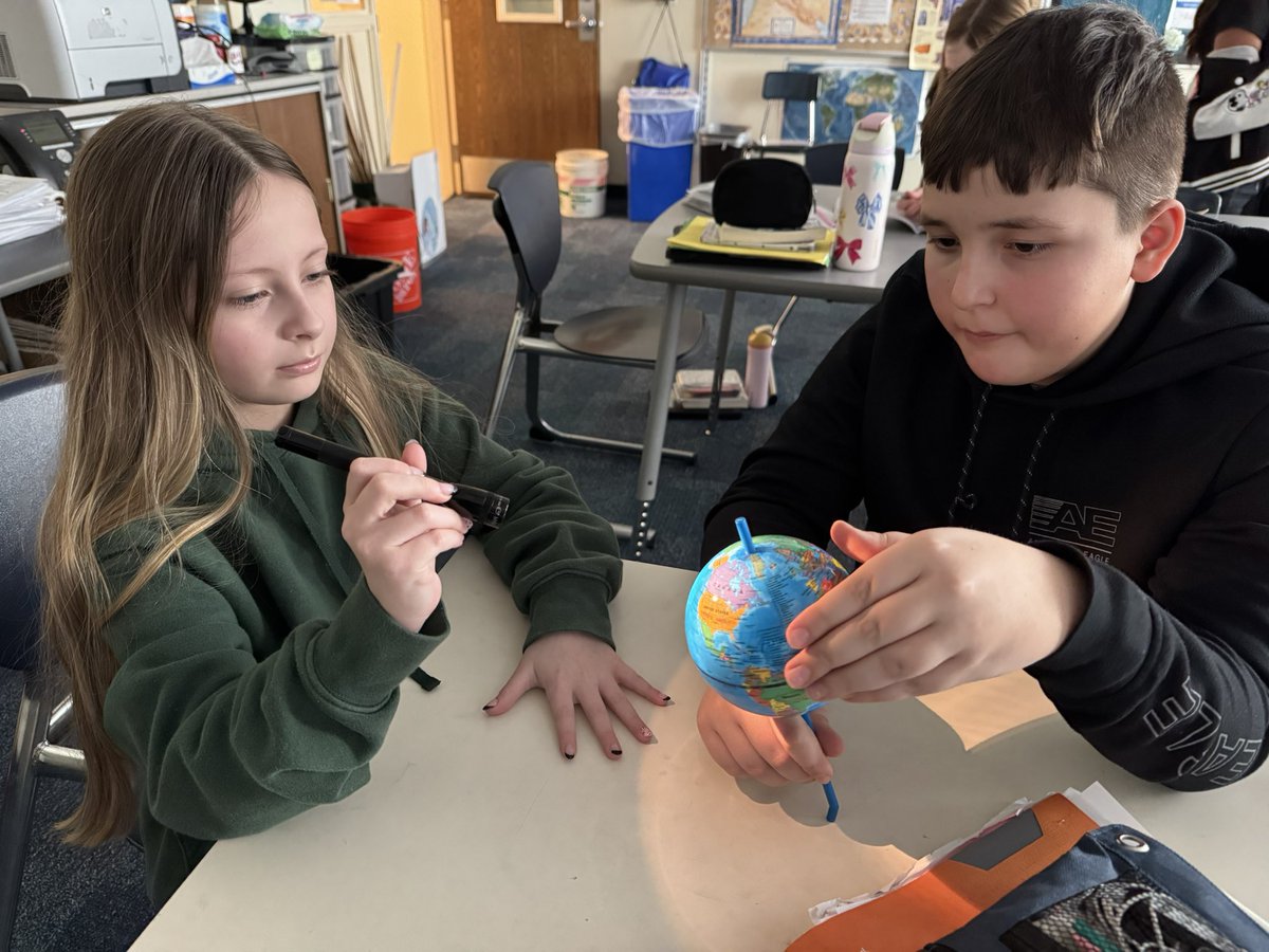 MRM6thMartin's tweet photo. Which direction does the Earth rotate? What evidence do you have to prove that? What other effects are caused by the rotation of the Earth? The revolution of the Earth around the Sun? #ScienceisaVerb https://t.co/MYF0EQSIUZ