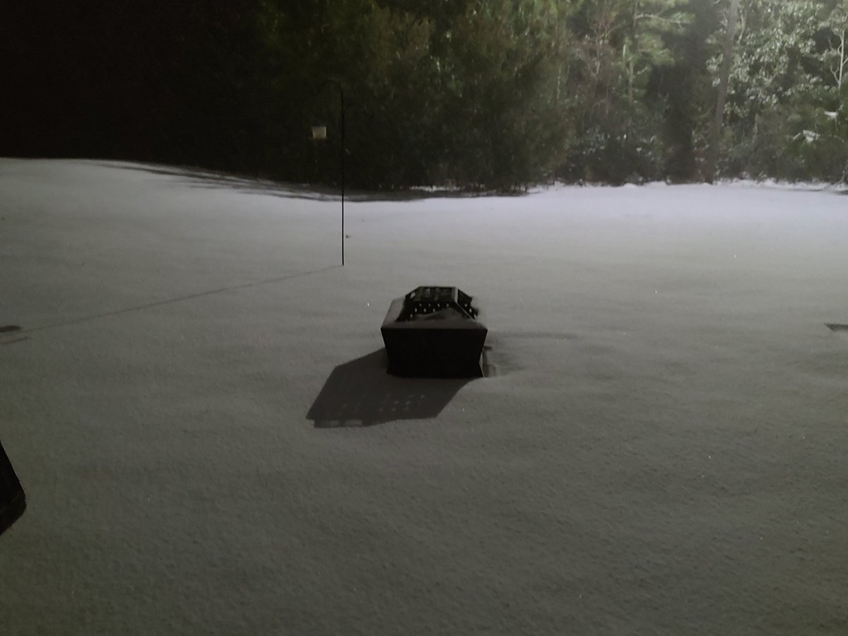 mike_gorebs2012's tweet image. We have about 2" right now and it's still coming down here in Florida. They say about 4-6 hours more until it stops! Love it!! 😂