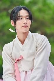 54lovelybts's tweet photo. Never had heard of this one, saw random recommend somewhere, what a fun treat.😊 Standard "16 eps", but divided into 32~30 min eps, so easy, quick watches. Usual historical drama stuff, but some quick &amp; witty dialogue with lol moments, nice n' easy watch.👍#taleofnokdu #Viki https://t.co/yU1KUwmNXa