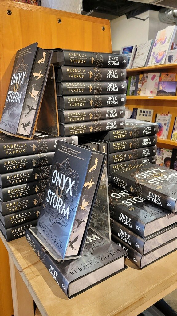 ABookFAS's tweet photo. Happy Onyx Storm day to all who celebrate! All of us here are as stoked as you are. We have lots of copies of the limited edition hardcovers. Come grab one while they last and happy reading 📚🐉

#abookforallseasons #onyxstorm #empyreanseries #rebeccayarros #leavenworthwa https://t.co/uA606smjY8