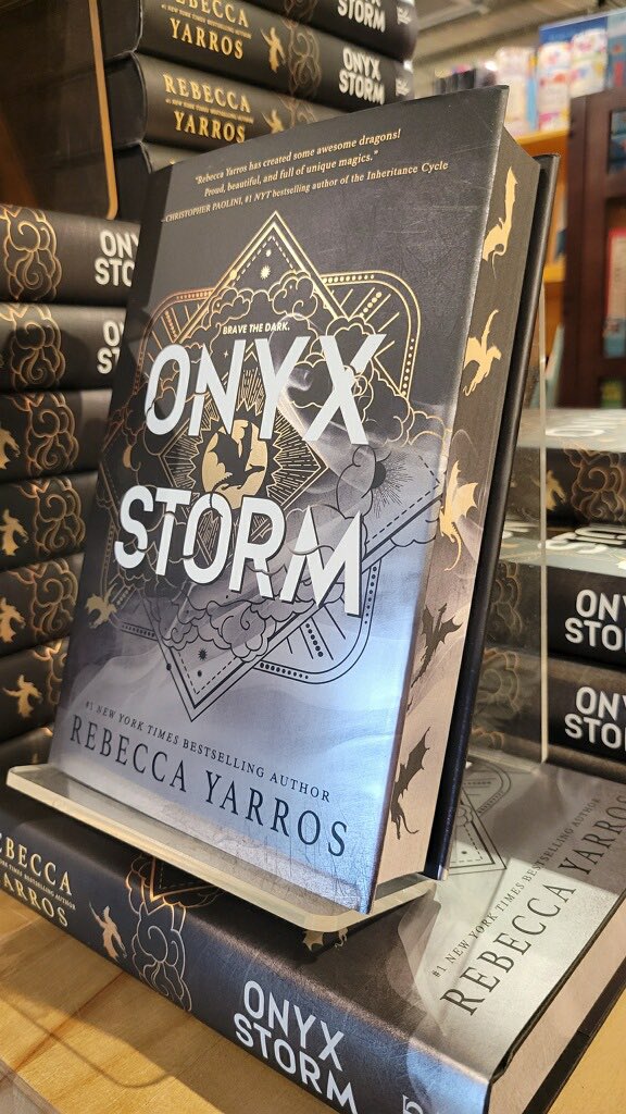 ABookFAS's tweet photo. Happy Onyx Storm day to all who celebrate! All of us here are as stoked as you are. We have lots of copies of the limited edition hardcovers. Come grab one while they last and happy reading 📚🐉

#abookforallseasons #onyxstorm #empyreanseries #rebeccayarros #leavenworthwa https://t.co/uA606smjY8