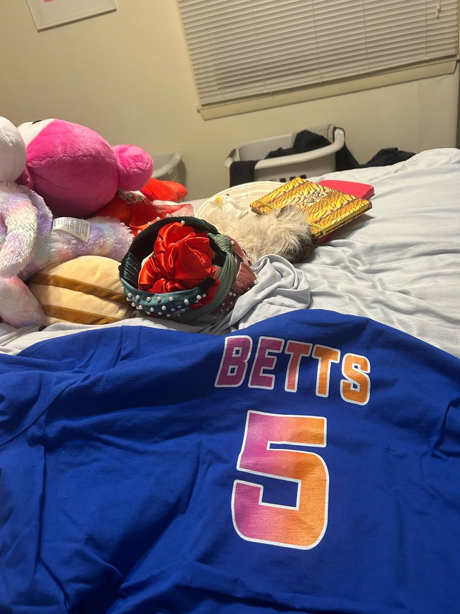 Lily Love (strange and unusual) tweet media