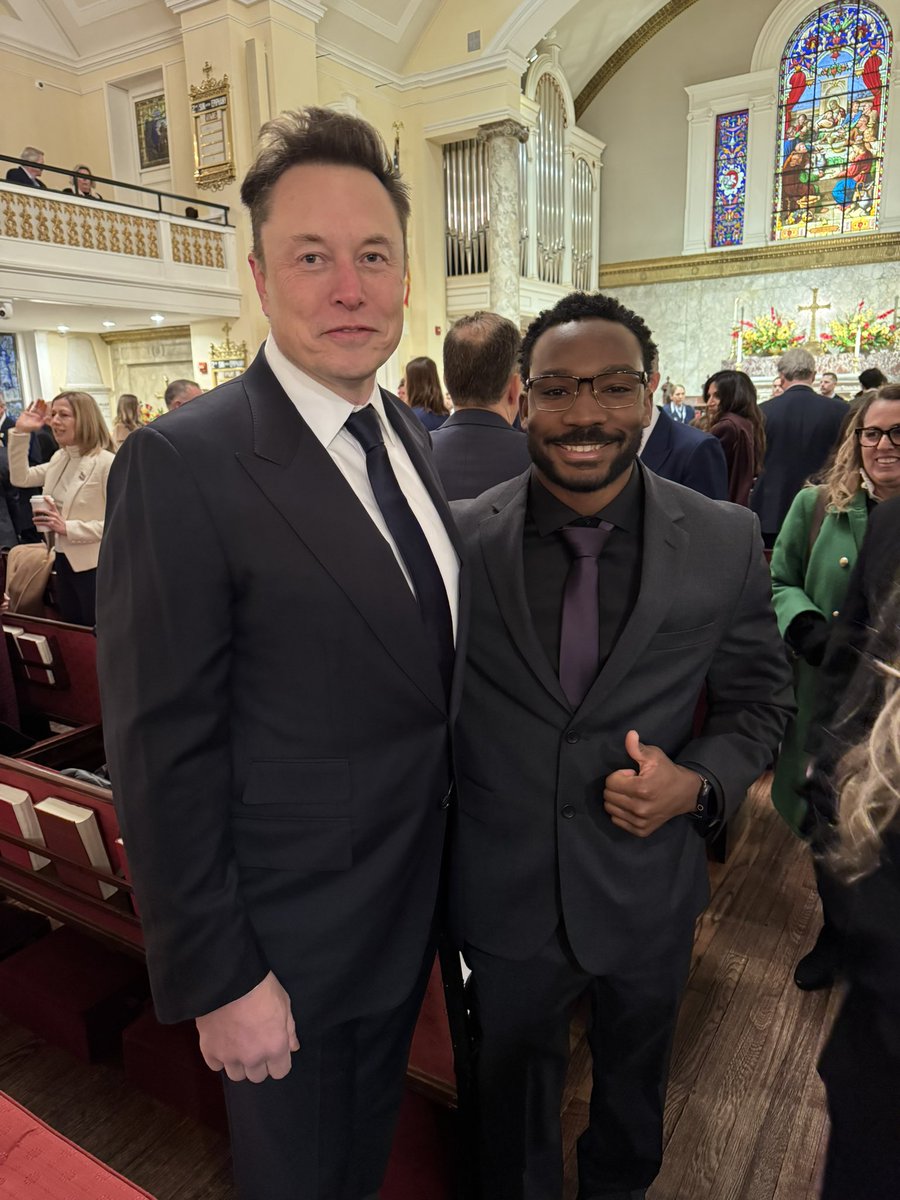 xcoachrichards's tweet photo. Met ‘The Man’ yesterday and decided it’s time to get back on X… 

Thanks for letting me be apart of the infinite ‘Selfi-Loop’ lol 🚀 @elonmusk https://t.co/MIN7DKZCgB