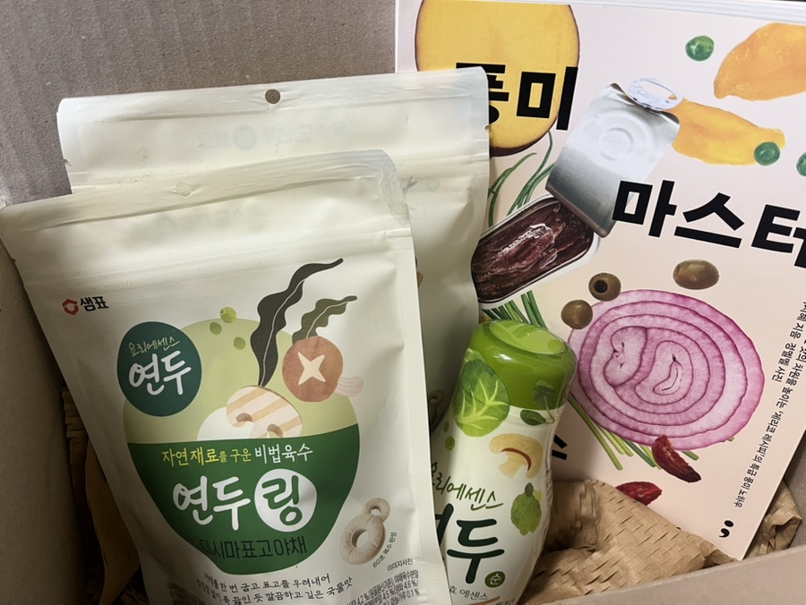 완성된 알배추건미역전골은 따끈하고 속이 편안하더라구요. 여기에 잡곡밥을 더하면 그야말로 완벽한 식사가 됩니다. 저는 매콤함을 더하고 싶어 청양고추 다진 걸 넣었는데 요것도 별미!ㅎㅎ
다들 건강한 겨울 보내기 바라며, #체