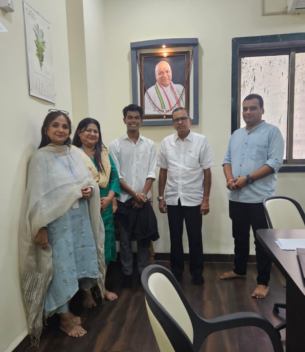 drrrsingh1959's tweet image. R. R EDUCATIONAL TRUST is BEAMING WITH PRIDE!

Our Alumni of Junior College , Rohit Pal, has achieved a remarkable milestone! He's now a proud pilot with Air India!

#RREducationalJuniorCollege #ProudAlumni #AirIndiaPilot #Aviation #SuccessStory #Inspiration"