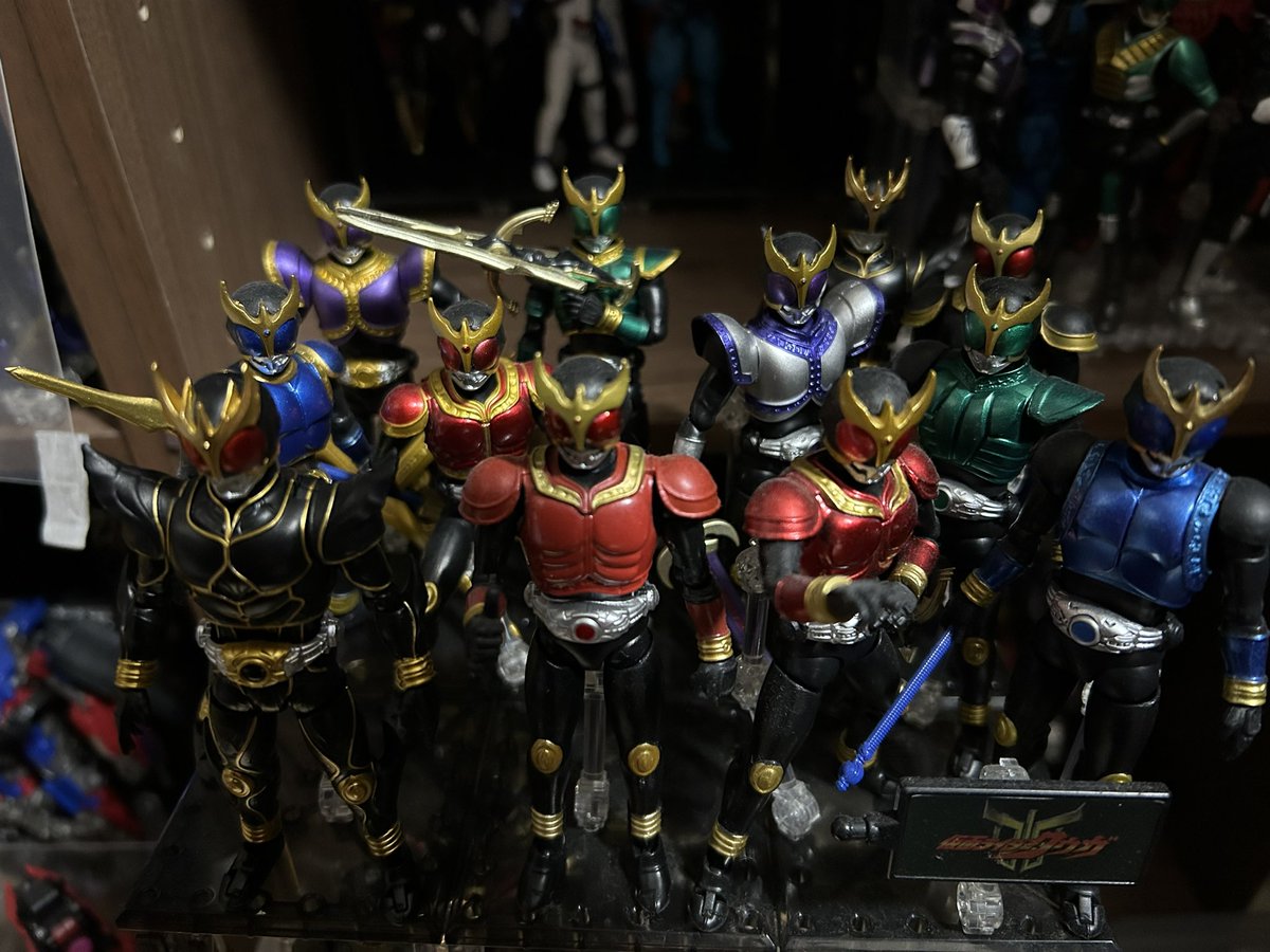 ding_ding_26's tweet photo. やっとアルティメットとダグバを飾れた！
2セット買ったので複眼がブラックも後ろの方に…
あとはグローイングが発売されれば完璧👌
#SHODOXX
#掌動
#SHODO
#仮面ライダー https://t.co/pJT8B4W5HM