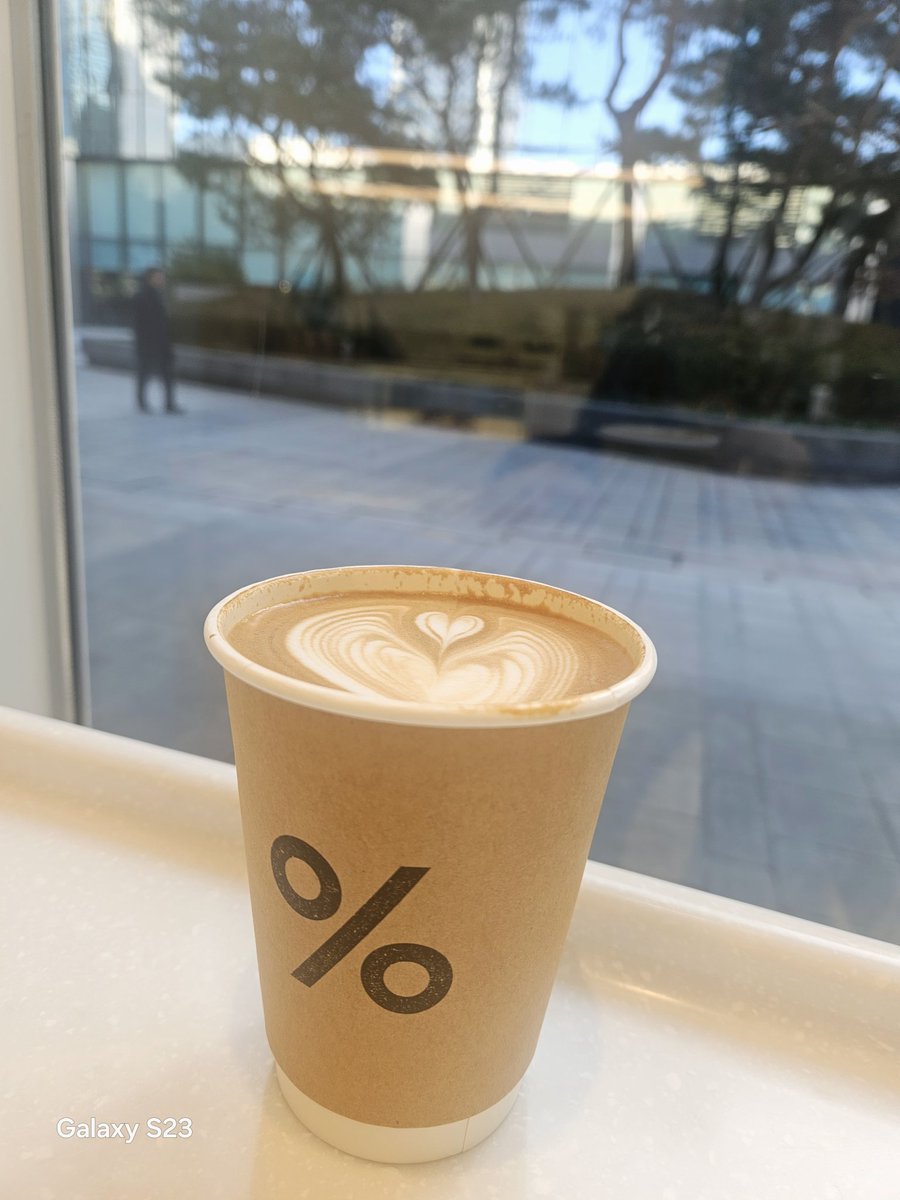 Өглөөний мэнд #Хfriends🤗
Өнөөдрийн ажил алба нь тавлаг байгээ☺️🤩
Кофенд дуртай найзууд минь сэтгэлд тэр гэж хэлэхийн аргагүй нээх гоё амар амгаланг мэдрүүлдэг, уух хүсэл өглөө болгон төрдөг амттай кофегоор өөрийгөө дайлаарай😍💖