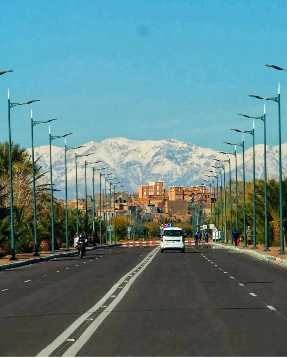 Taking fast photo from Ouarzazat Was best view to the Atlas mountain 🏔️ #TravelGoals #bestvacation #journeysmorocco #privatemorocco #tripsandgo #moroccopackge