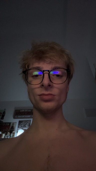 1 pic. Gaming night ? https://t.co/QYv0B7E91D