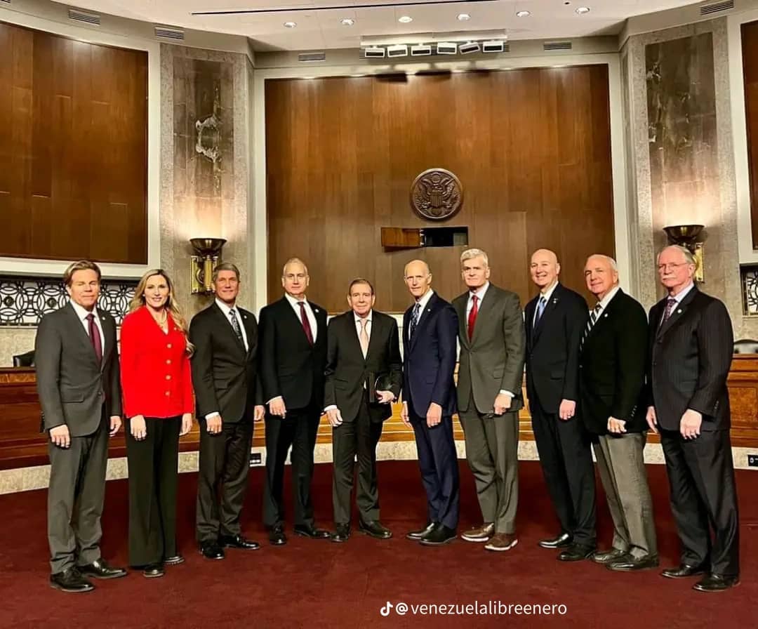 vivassantanaj_'s tweet photo. 🇺🇸 ‼️ 🇻🇪 Un importante grupo de senadores de Estados Unidos y en el centro el presidente de Venezuela Edmundo González Urrutia -@EdmundoGU https://t.co/kqKm4RPpWT