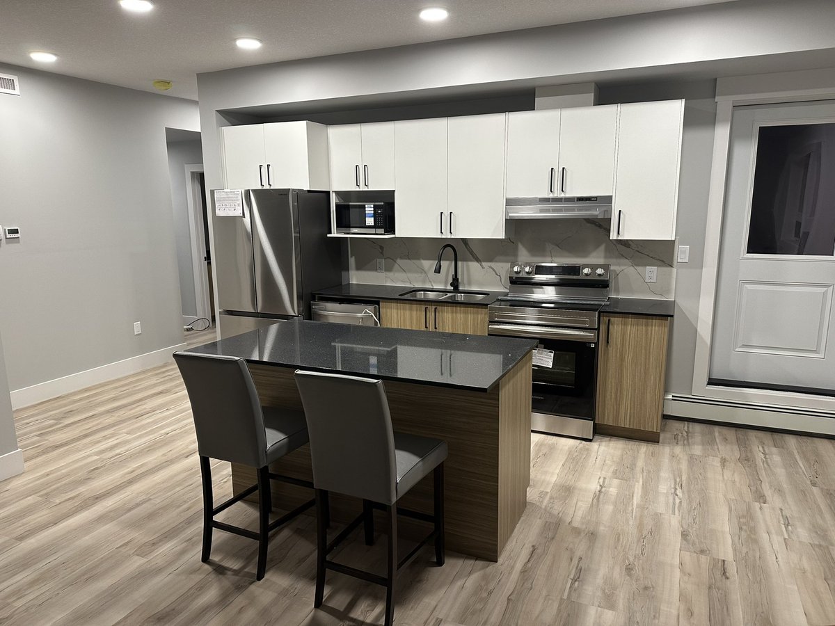 MrdjenMilan's tweet photo. I love it when appliances start going into the final product. Not long now. Ready for March ! The View on Hagel Drive is almost complete!! 70 unit luxury living apartment building #yellowknife https://t.co/8OErpKfq10