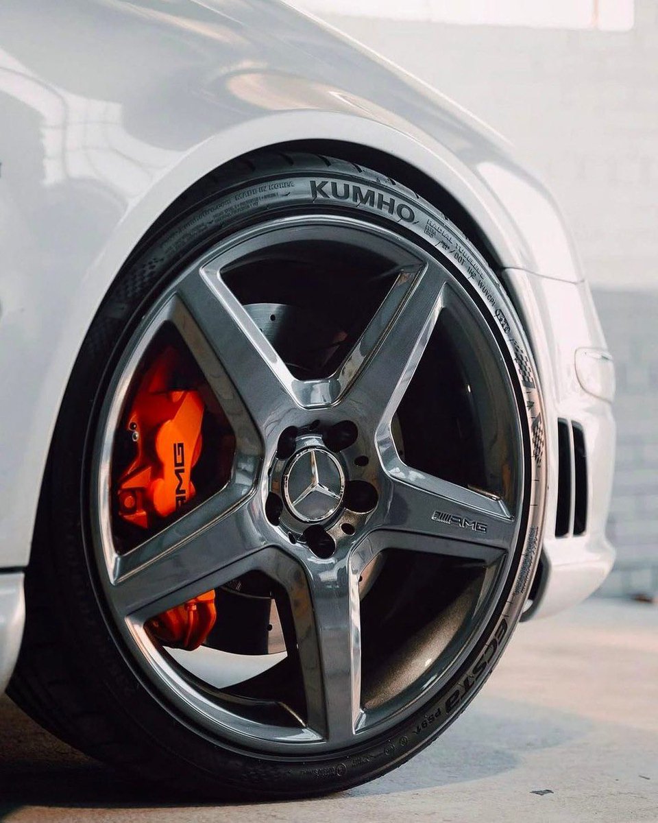 KumhoTireUSA's tweet photo. All about the little details. #KumhoTire
Photo by IG: https://t.co/J81UIJOJ5K
#EcstaPS91 #Mercedes #AMG https://t.co/236W1detg2