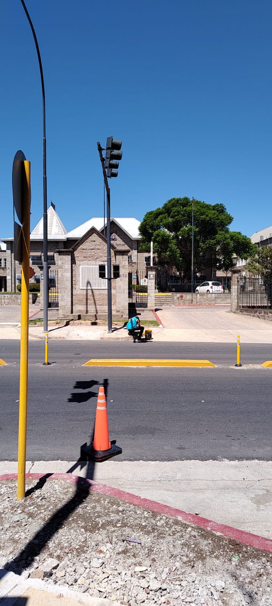 OVPereyra's tweet photo. @MuniCba, la Subdireccion de Semáforos, Obras y señalamiento de la Secretaria de Gobierno terminado los detalles finales del Semáforos que se está instalando en la Obra de Avenida piamonte en el cruce donde se encuentra el Colegio San Pedro Apóstol. #JuntosHacemosMas. https://t.co/sWO0pBhDaj