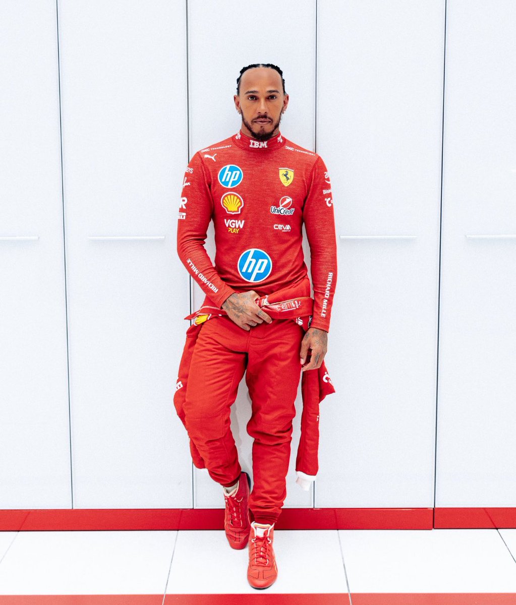 🔴 Nueva era | Lewis Hamilton viste por primera vez el icónico rojo de Ferrari. El siete veces campeón del mundo inicia un nuevo capítulo con la Scuderia, listo para afrontar la temporada 2025 en busca de más gloria.

📸[<a href="/LewisHamilton/">Lewis Hamilton</a>]

#ferrari #f1 #hamilton #F1News