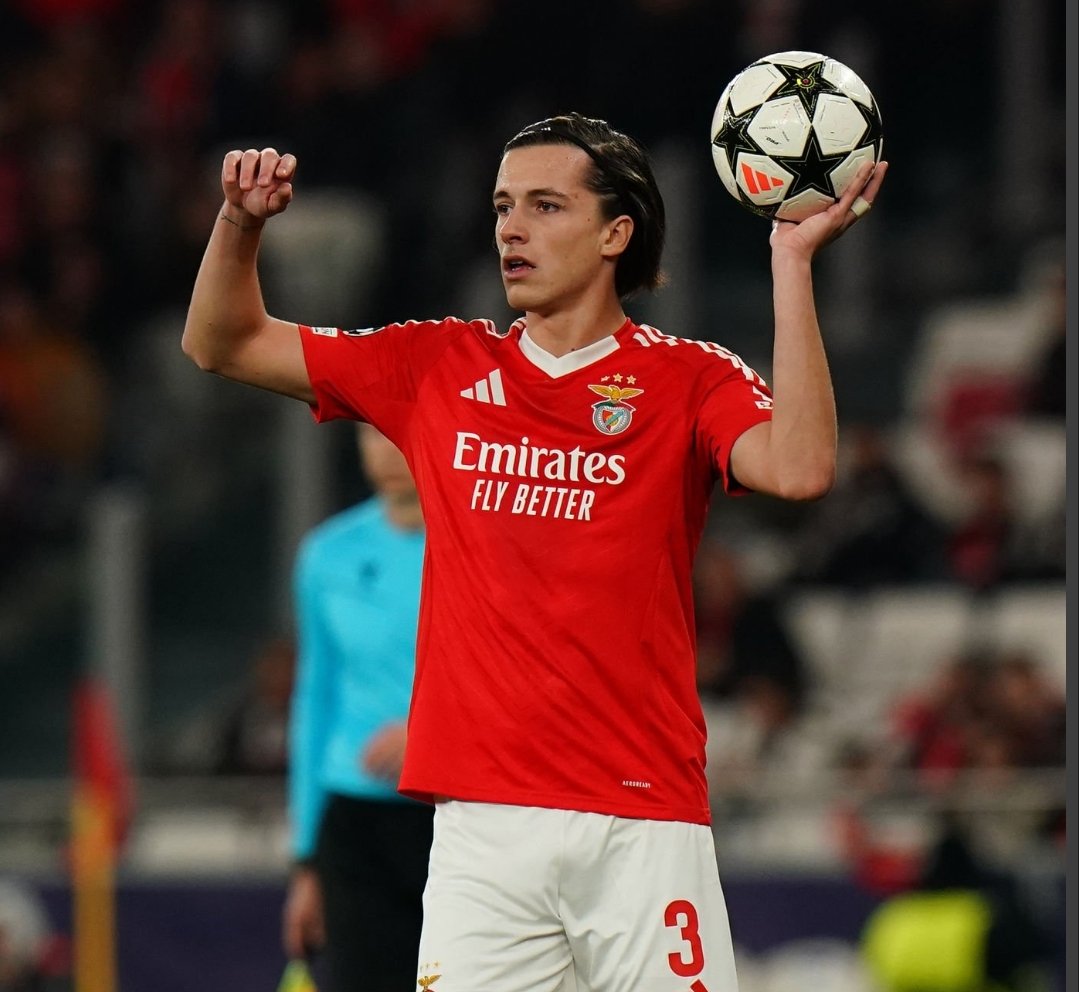 Que jogador.

Que fique no Benfica durante muitos anos