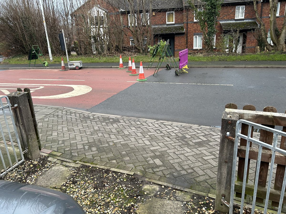 Cy_Husky's tweet photo. No consideration for residence at all. Not even a warning or notification of work. Making it very hard to get in and out of driveways, especially when they park their vans in that gap they made for themselves. @ElectricityNW do you not consider the residence at all? https://t.co/5ZAgLvHekD