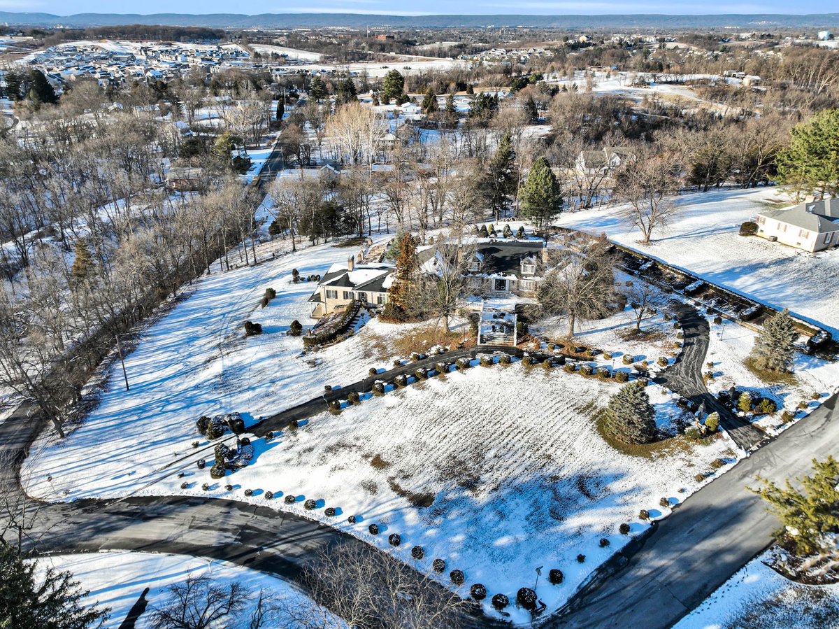 zillowgonewild's tweet photo. HAPPY NEW YEAR! On today’s episode of You Never Know What’s Going On Inside A Home, 2025 Part 1 Edition: If you buy this home in Mechanisburg PA (seriously Pennsylvania has like every other wild home lately??? They may be the wild home KINGS) I FORBID You from touching ANY of it it’s perfect in every way~~! Currently listed for only $1,790,000 with over 24k sq ft (holy SHET?) of living space!! There are so many master bedrooms I this place right when I think I found it then I find another?? Who wants to split it with me???