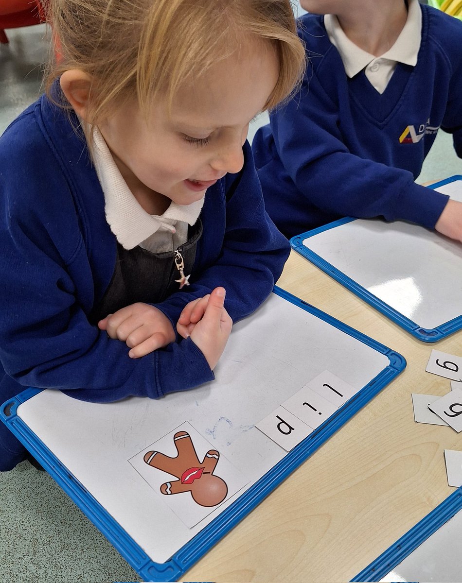 DeltaStrand's tweet image. It has been lovely to see the children using their phonic knowledge in their learning in the classroom in HMS Grimsby. 
@HMSGrimsbyfs2 @DeltaStrand 
@RuthMiskinEdu #EYFSWriting