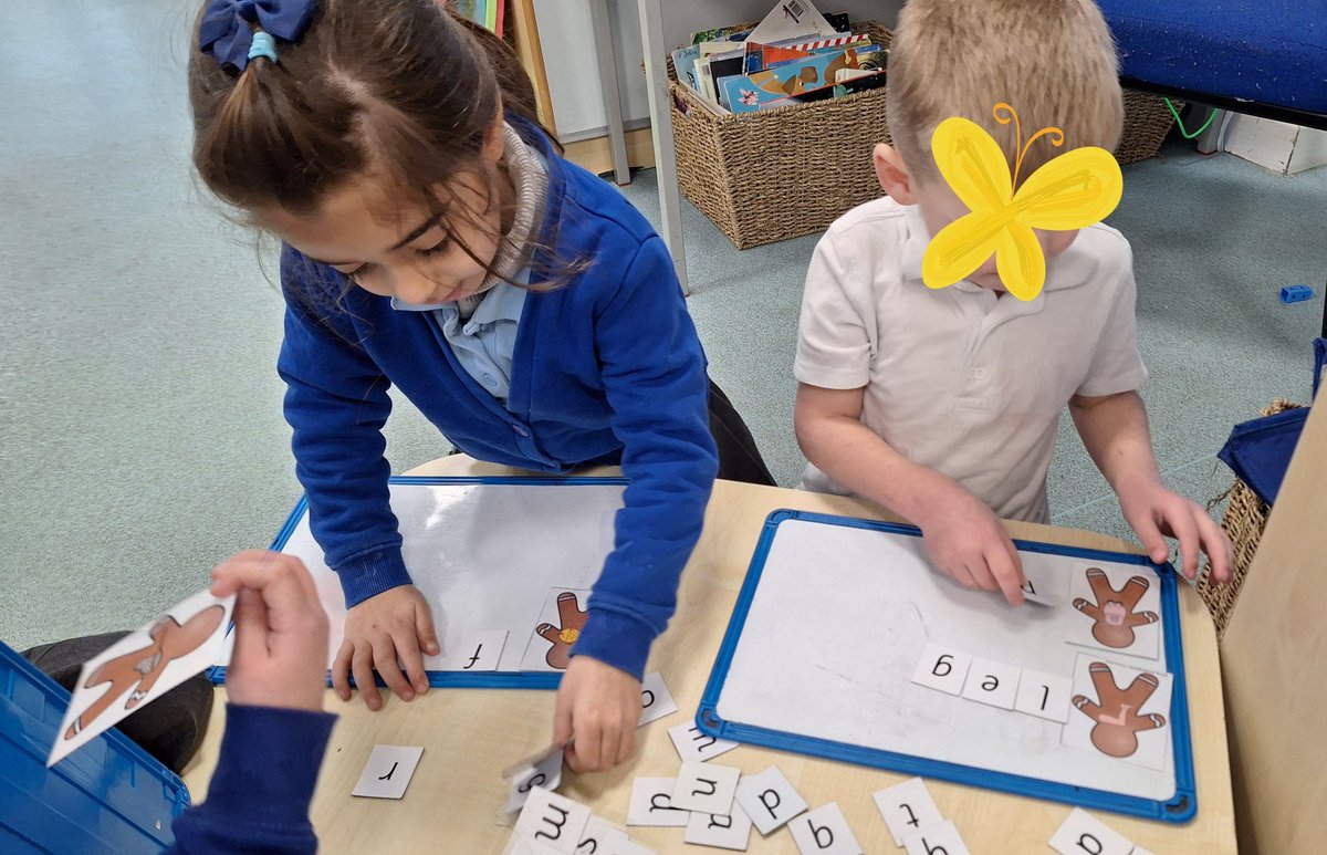DeltaStrand's tweet image. It has been lovely to see the children using their phonic knowledge in their learning in the classroom in HMS Grimsby. 
@HMSGrimsbyfs2 @DeltaStrand 
@RuthMiskinEdu #EYFSWriting