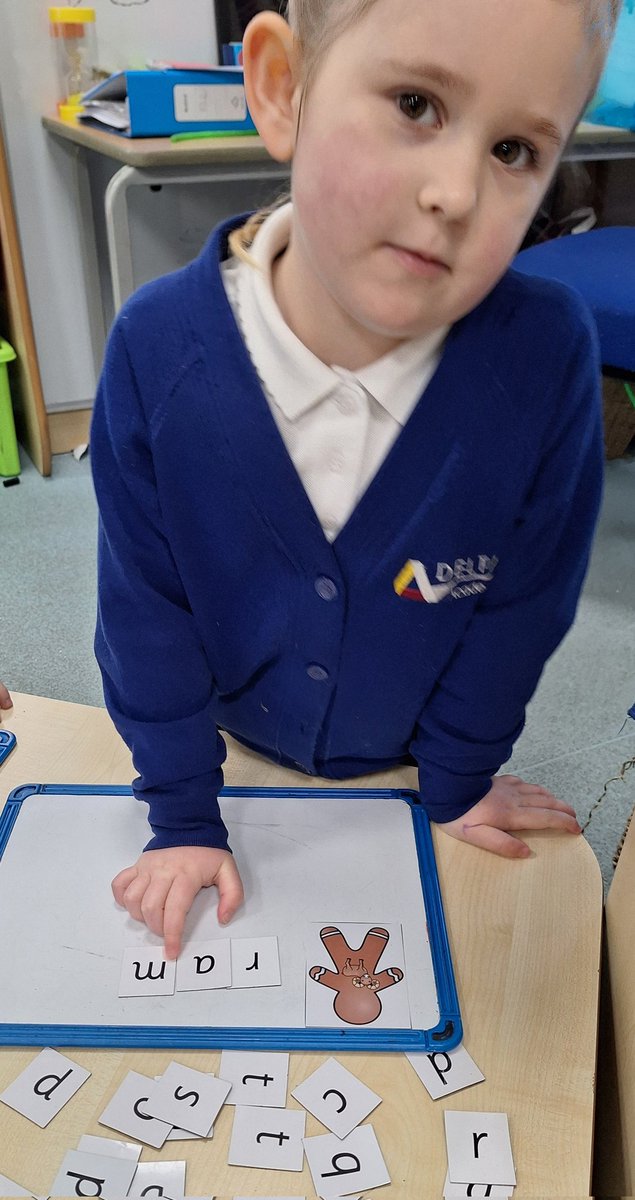 DeltaStrand's tweet image. It has been lovely to see the children using their phonic knowledge in their learning in the classroom in HMS Grimsby. 
@HMSGrimsbyfs2 @DeltaStrand 
@RuthMiskinEdu #EYFSWriting