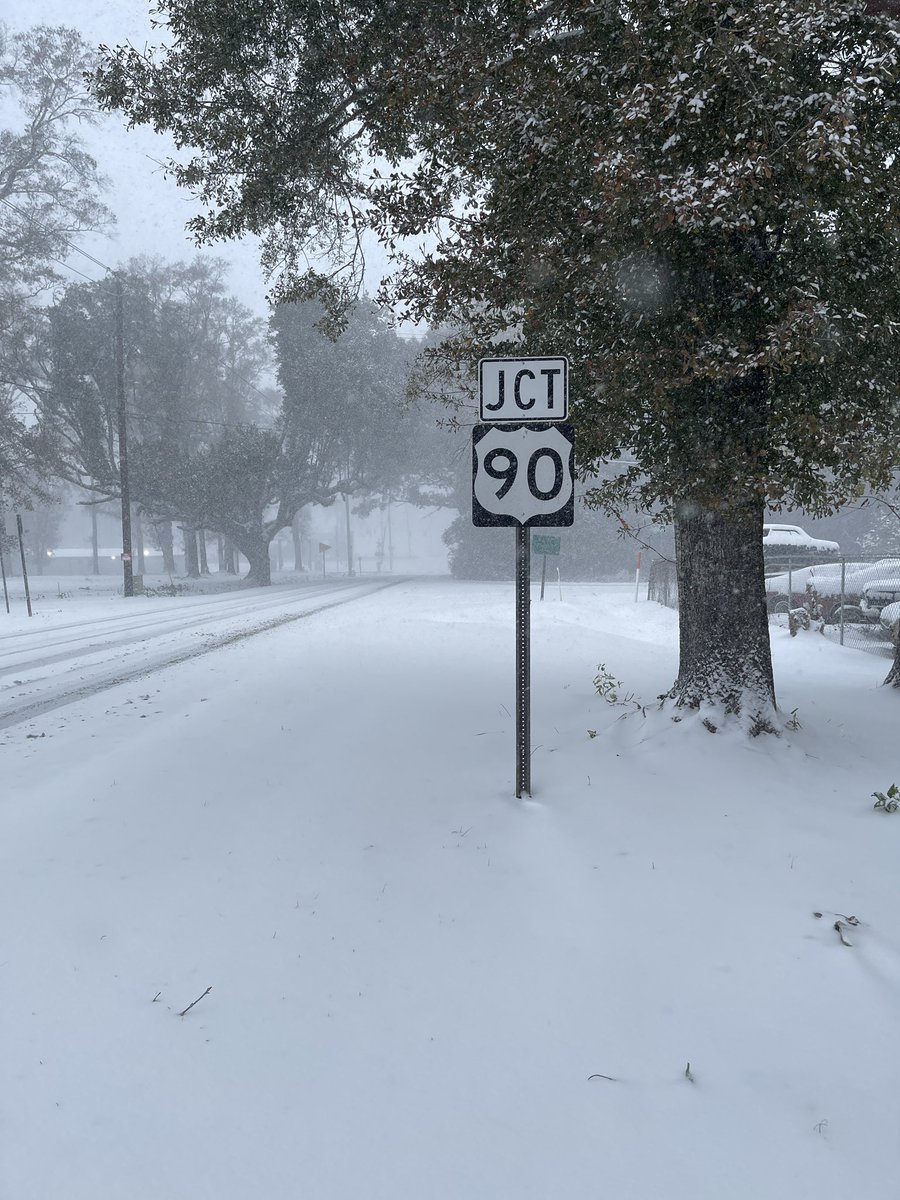 RonGoleman's tweet photo. We’ve hit six inches! Hour 6, non-stop snow, and at its heaviest so far.
Irvington, Alabama. #GulfEffectSnow #AlabamaSnow @spann @NWSMobile @FOX10News https://t.co/IHwX76uTeM