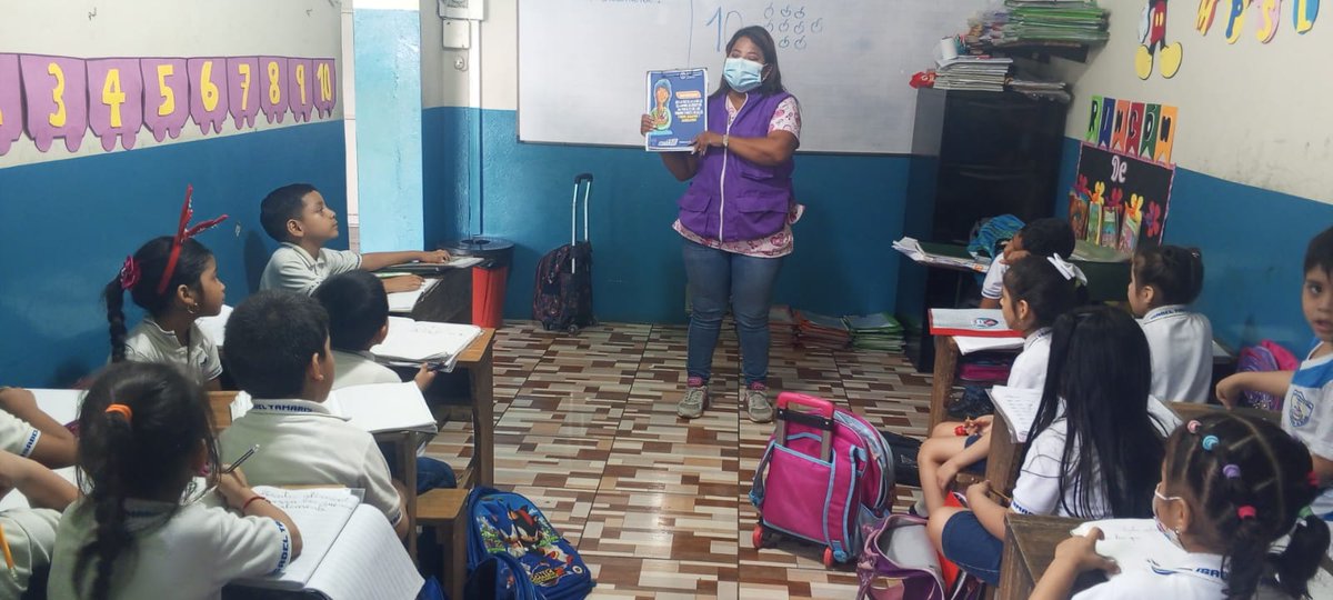 Salud_Guayas's tweet photo. #MSPEnTerritorio|  Personal del #Distrito09D04 de @Salud_Ec  socializa con los estudiantes de la Unidad Educativa #IsabelTamaris temas como: La depresión y #AlimentaciónSaludable, con el fin de sensibilizar a los niños a través de la interacción comunicativa. https://t.co/RTogvzQTne