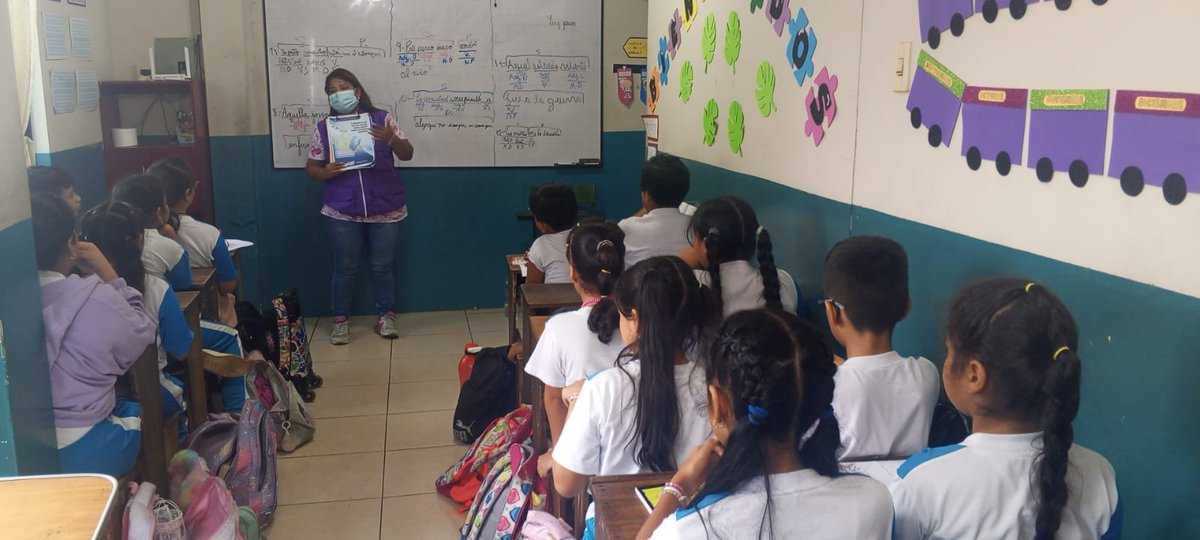 Salud_Guayas's tweet photo. #MSPEnTerritorio|  Personal del #Distrito09D04 de @Salud_Ec  socializa con los estudiantes de la Unidad Educativa #IsabelTamaris temas como: La depresión y #AlimentaciónSaludable, con el fin de sensibilizar a los niños a través de la interacción comunicativa. https://t.co/RTogvzQTne