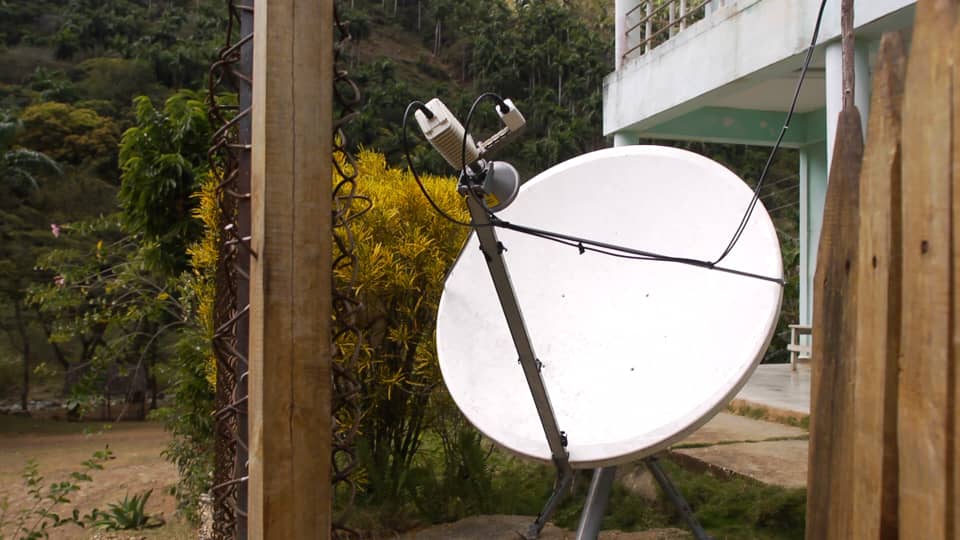 Sistemas satelitales se encuentran instalado en varios Consejos Populares de nuestro municipio Bartolomé Masó, ubicados sobre todos en lugares muy intrincados de nuestra geografía. #ProvinciaGranma <a href="/YudelkisOrtiz/">yudelkis ortiz</a> <a href="/BorgesOlivero/">Carlos Borges Oliveros</a> <a href="/ETECSAGranma/">Bayamesa2025</a> <a href="/FonsecaOsmely/">Osmely Yudinich Fonseca Rosabal</a>