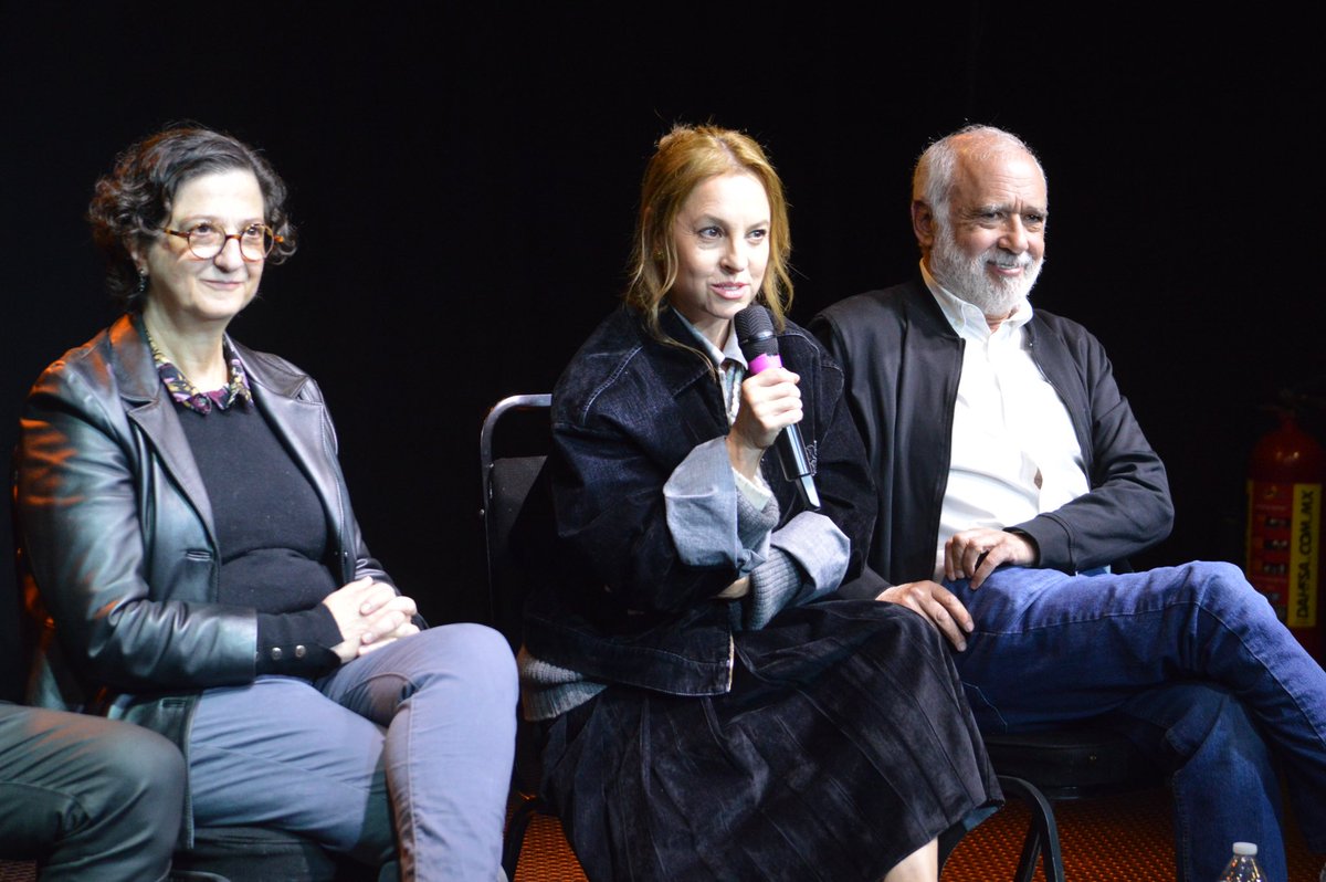 bellasartesinba's tweet photo. Marina de Tavira, Alberto Estrella, Emma Dib, Everardo Arzate, Yessica Borroto y Salvador Sánchez conforman el elenco de "La niña en el altar", la historia de una mujer que clama justicia en un mundo patriarcal, una reescritura de “Ifigenia en Áulide”, de Eurípides, y de “Agamenón”, de Esquilo.

Funciones del 30 enero al 2 marzo.
Teatro El Galeón, Abraham Oceransky.
Boletos: https://t.co/9FE4NtmkBQ
@teatroinbal
