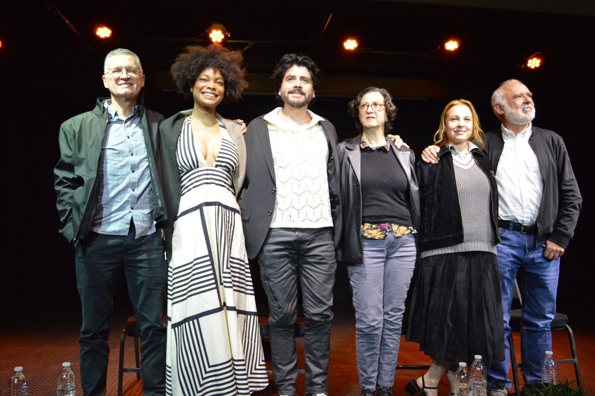 bellasartesinba's tweet photo. Marina de Tavira, Alberto Estrella, Emma Dib, Everardo Arzate, Yessica Borroto y Salvador Sánchez conforman el elenco de "La niña en el altar", la historia de una mujer que clama justicia en un mundo patriarcal, una reescritura de “Ifigenia en Áulide”, de Eurípides, y de “Agamenón”, de Esquilo.

Funciones del 30 enero al 2 marzo.
Teatro El Galeón, Abraham Oceransky.
Boletos: https://t.co/9FE4NtmkBQ
@teatroinbal