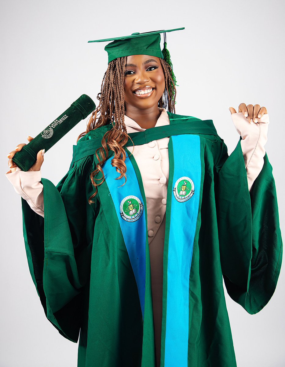 Tumiiie___'s tweet image. B.SC COMPUTER SCIENCE 👩🏾🎓
LAST BORN DON GRADUATE!!!🎓