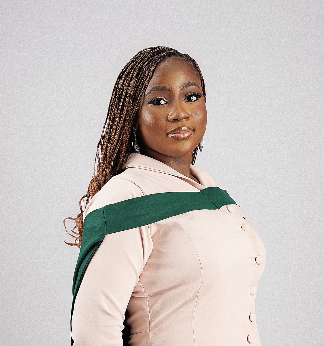 Tumiiie___'s tweet image. B.SC COMPUTER SCIENCE 👩🏾🎓
LAST BORN DON GRADUATE!!!🎓