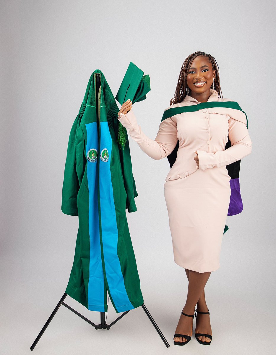 Tumiiie___'s tweet image. B.SC COMPUTER SCIENCE 👩🏾🎓
LAST BORN DON GRADUATE!!!🎓