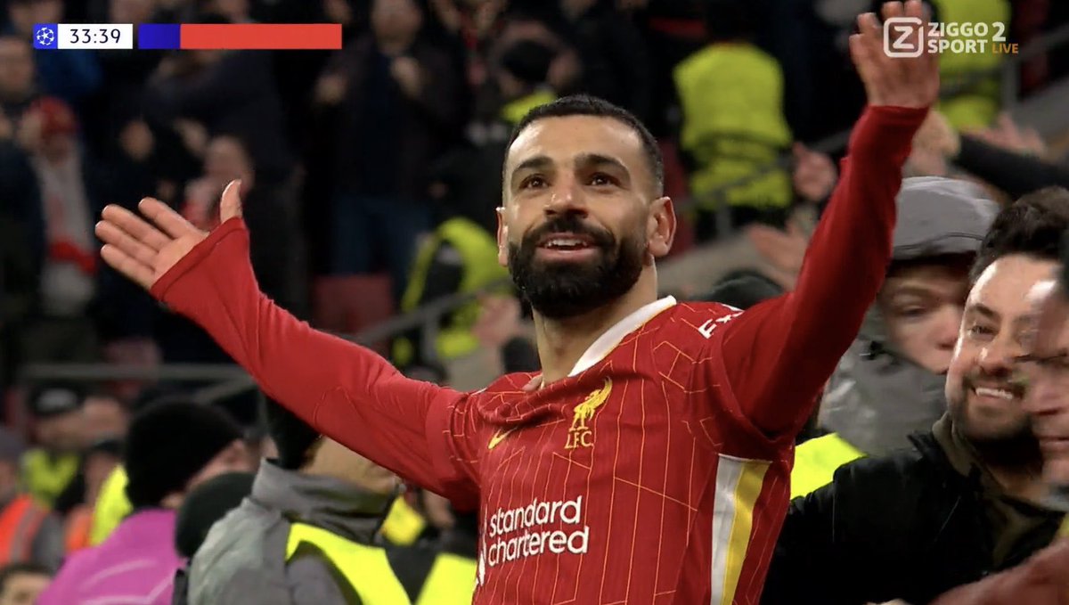 SamueILFC's tweet photo. That Mo Salah celebration at Anfield. 😍 https://t.co/qYa8KuFz2n