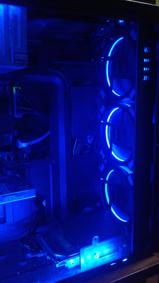Kaede_Monthmore's tweet photo. Ok, acho que é hora de torrar o PC no #SETUPLOCKGAMER
P. M. - ZSUS "Alguma coisa aí" (Chinese Democracy)
CPU - I3 7330K 3.7 GibaHellZ(@4.2GHz)
GPU - Radeon PRO WX2100
SSD - 256GB Quirguistão
HDD - 2TB Seagate
MEM - 16GB Quirguistão
Fonte - Bomba da Posi
Teclado e Mouse - Sei lá https://t.co/Mu8g9I4uqb