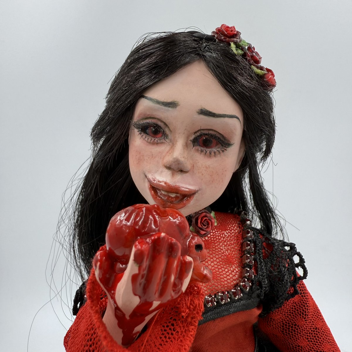 desdemonadolls's tweet photo. Valentine's Day Art Doll With Bloody Heart https://t.co/jU5VZ7eDlh via @Etsy.

#valentinesday #black #creepycute #weirdgiftidea #macabredecoration #scaryhomedecor. https://t.co/bjnfFHJmiy
