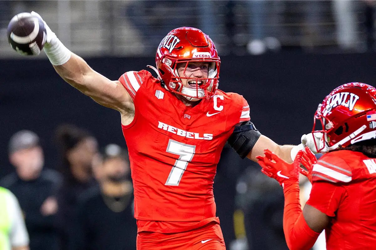 MikeDavis_14's tweet photo. All glory to God, after a great talk with @CoachDanMullen I am blessed to have received my first division one offer to The University of Las Vegas #GoRebels 
@BrandonHuffman @PGregorian @GregBiggins @MDFootball @raul3lara https://t.co/VykCD9OBMZ
