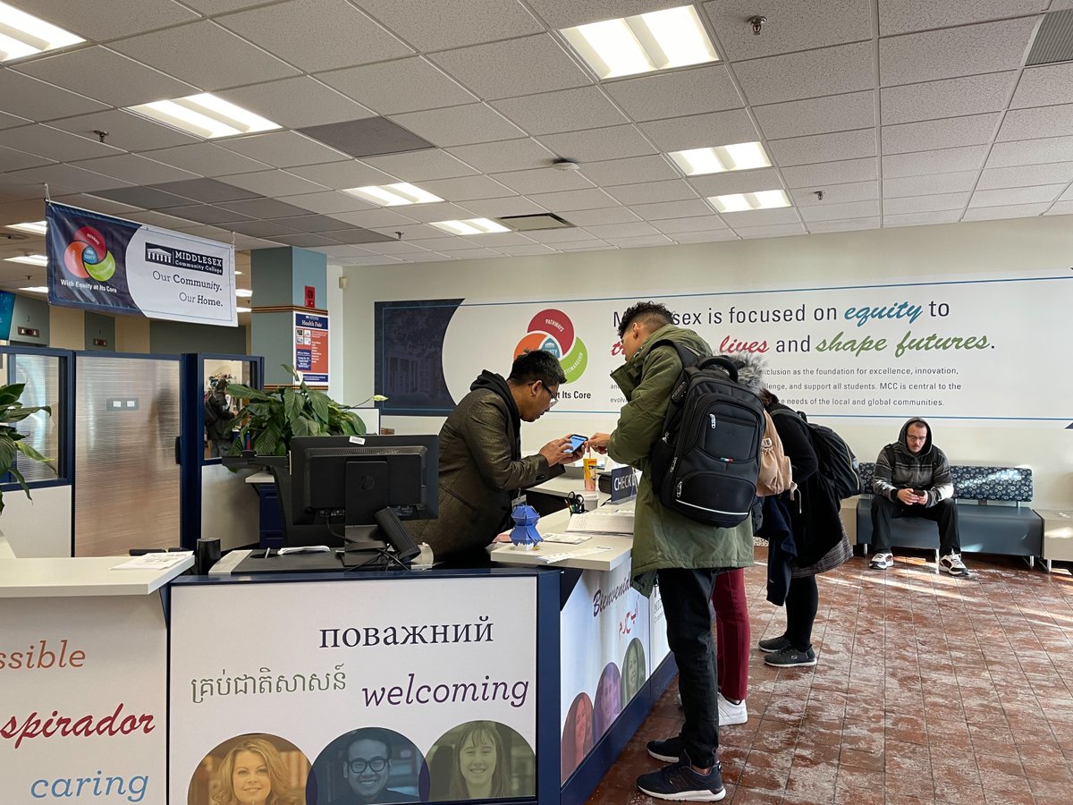 middlesex_cc's tweet image. Welcome back! It’s so exciting to see so many new and returning faces on our campuses.
 
Have a question? We're here to get you started off strong! Visit our Ask Me Booths on Main Street in the Bedford Campus Center or the Cowan Center Lobby. #mccpath